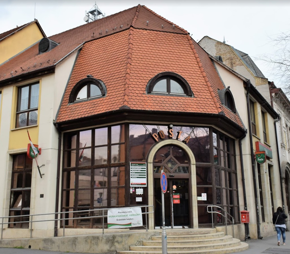 A Széchenyi utcai posta főbejárata